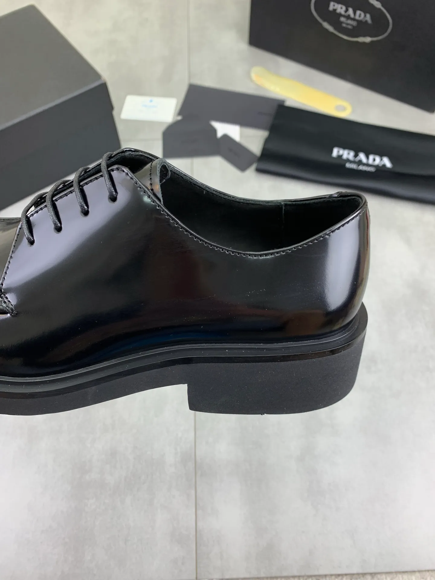 Factory price P840 💰Original quality, top version🔱 ＰＲＡＤＡPrada. Men's business casual leather shoes, top quality cow leather. 1:1 shipment ⬆️Luxurious and noble, all made of imported original first-layer fine suede cowhide, just to create a more comfortable wearing experience. Upper: original comfortable open-edge bead-rubbed calfskin ➕Top imported water-dyed full cow lining, original high-end lightweight and comfortable TPU combination bottom ✔️Code number: 39-44 (38 45 Can be customized)